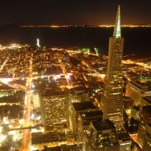 Pyramida Transamerica in San Francisco at night