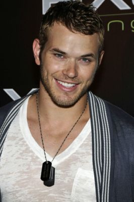 Kellan Lutz - wallpaper preview