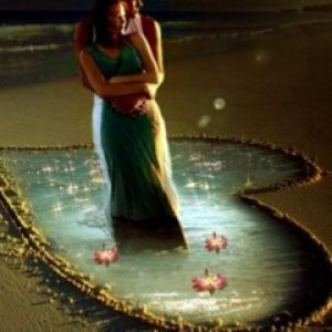 Abrazo Romántico en la Playa