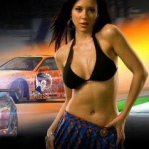 Chica de Carreras con Autos