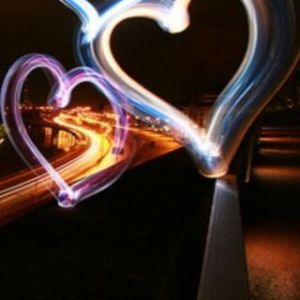Rastros de Luz en Forma de Corazón