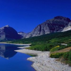 Lago de Montaña Sereno