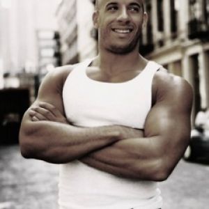 Hombre Fuerte Posando