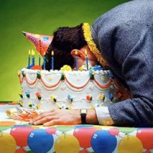 Divertida Sorpresa de Pastel de Cumpleaños