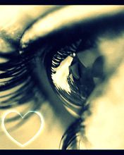 Primer Plano de Ojo con Corazón