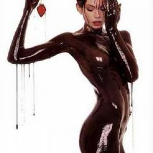 Mujer Elegante en Chocolate