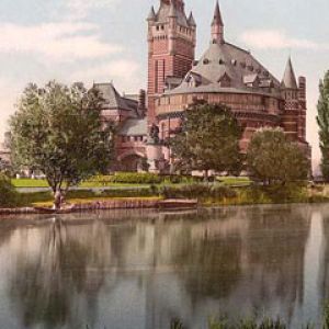 Reflejo de un Castillo Histórico