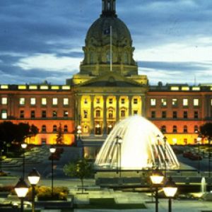 Edificio de la Legislatura de Alberta de Noche