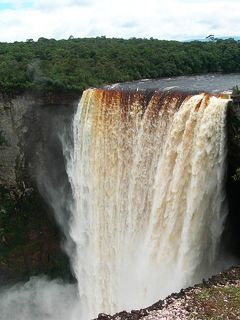 Cascada Majestuosa en la Naturaleza