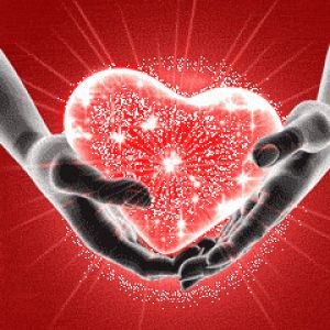 Corazón Brillante en Manos