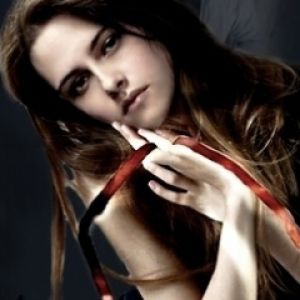 Retrato de una joven mujer glamorosa