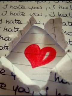 Corazón en Papel Rasgado