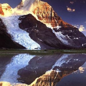 Reflejo Majestuoso de la Montaña