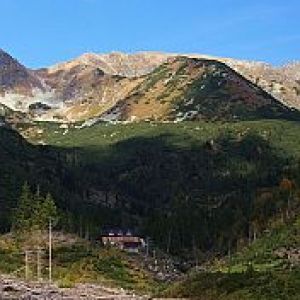 Paisaje Montañoso con Cabaña