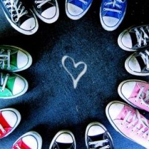 Zapatos Converse Coloridos en Forma de Corazón