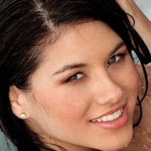 Mujer Sonriente y Hermosa