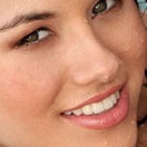 Mujer Sonriente en Primer Plano