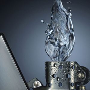 Agua Salpicando de Encendedor