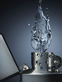 Agua Salpicando de Encendedor