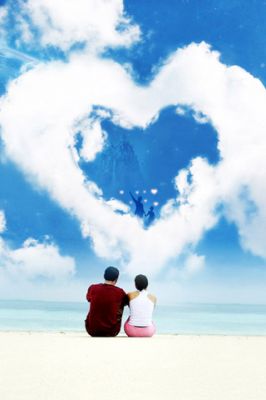 Nubes en Forma de Corazón en la Playa