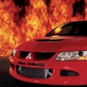 Coche Mitsubishi Rojo en Llamas