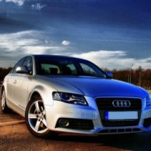 Coche Audi A4 Plateado
