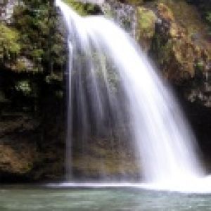 Cascada Serena en la Naturaleza