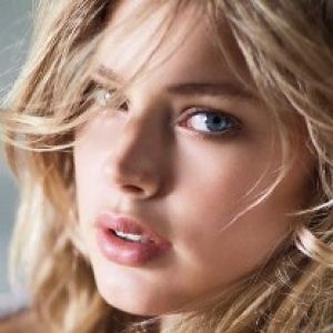 Retrato impresionante de una modelo