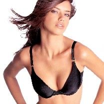 Mujer Elegante en Lencería Negra