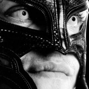 Figura Enmascarada Misteriosa