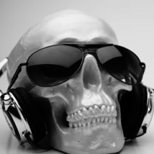 Calavera Estilosa con Auriculares