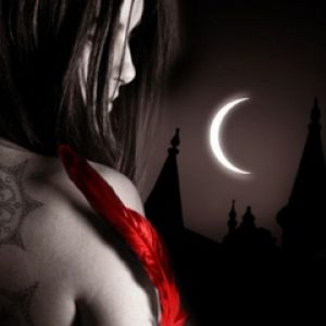 Chica Misteriosa con Pluma