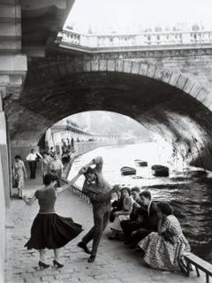 Bailando Junto al Río