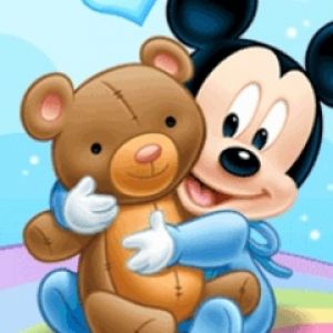 Mickey Mouse con Oso de Peluche