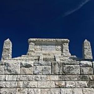 Estructura de Piedra Antigua