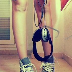 Auriculares y Zapatillas de Moda