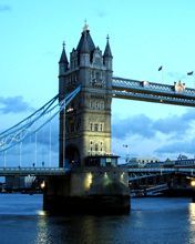Tower Bridge al Anochecer
