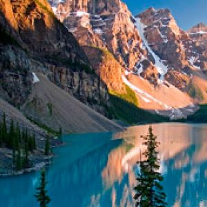 Impresionante Reflexión del Lago Montañés