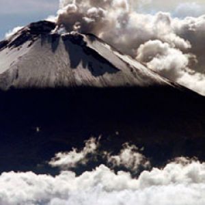 Majestuosa Erupción Volcánica