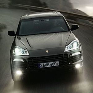 SUV Porsche en Movimiento