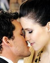 Abrazo Romántico de Pareja