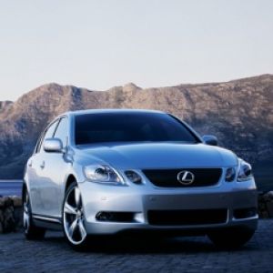 Coche Lexus en Paisaje Escénico