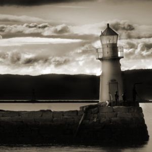 Faro Sereno al Atardecer