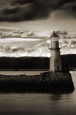Faro Sereno al Atardecer
