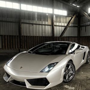 Lamborghini Gallardo en el granero