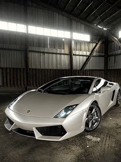 Lamborghini Gallardo en el granero