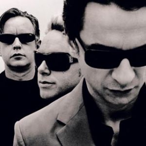 Grupo Musical Icónico con Gafas