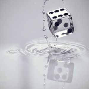 Dado Flotante en Agua