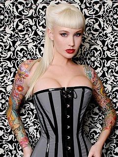 Modelo Tatuada Estilosa