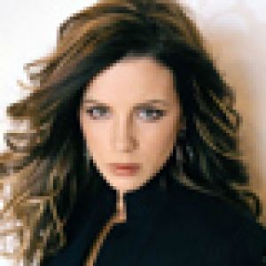 Retrato Glamuroso de una Mujer